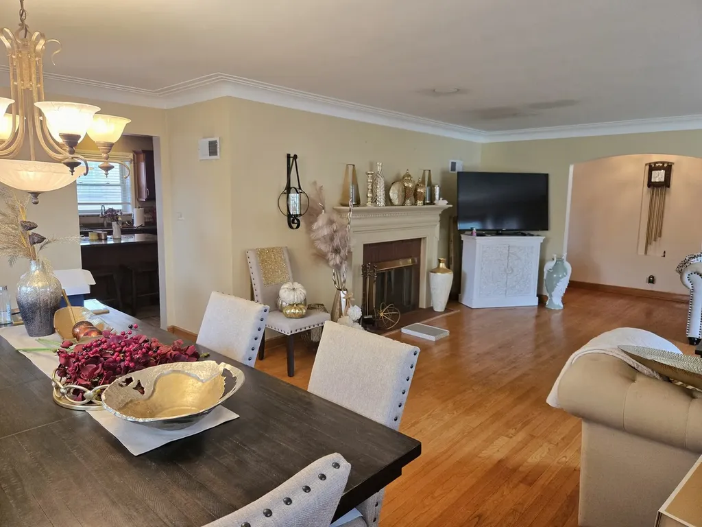 8059 South Sawyer Avenue Chicago IL 60652