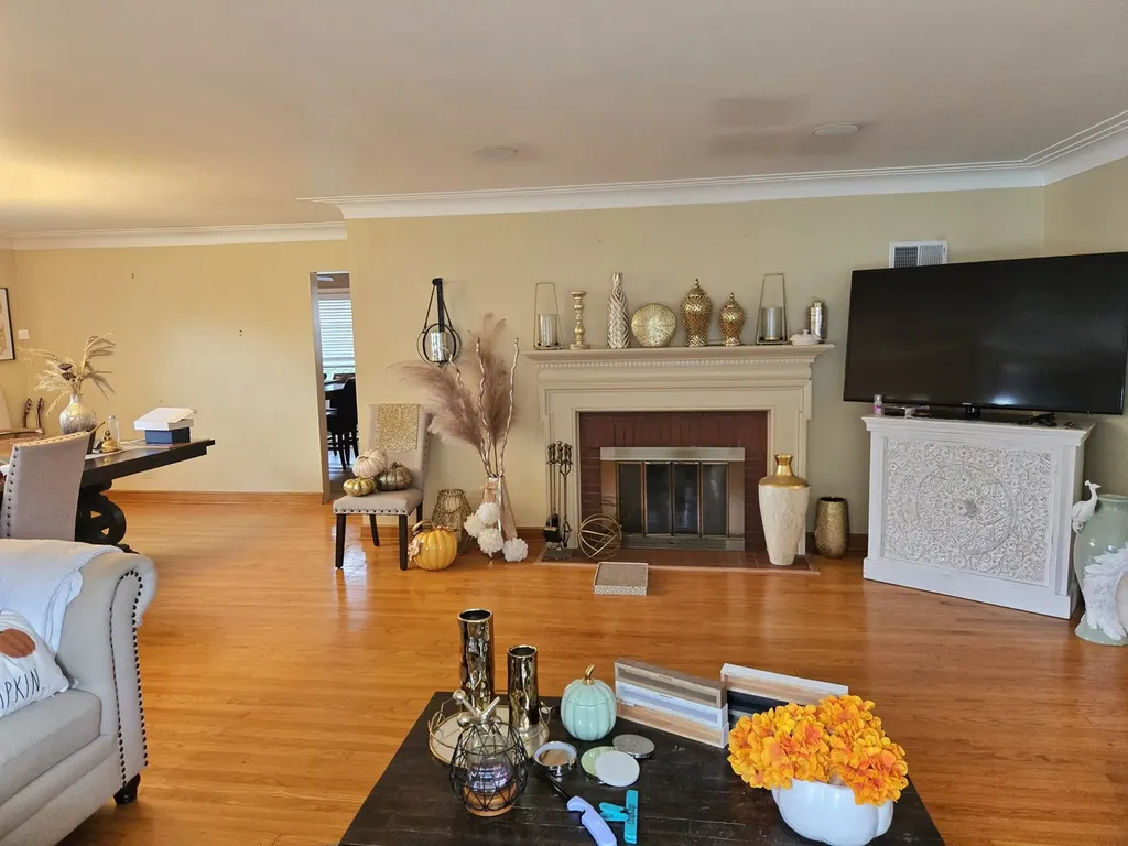 8059 South Sawyer Avenue Chicago IL 60652