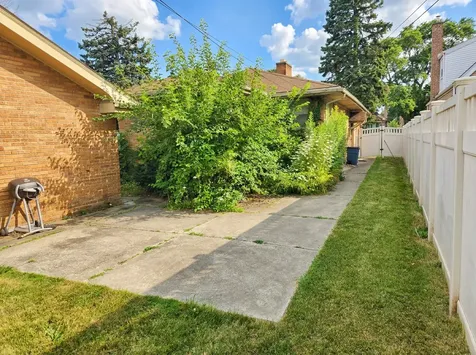 8059 South Sawyer Avenue Chicago IL 60652