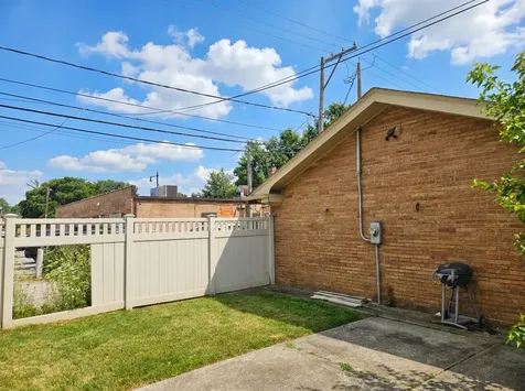 8059 South Sawyer Avenue Chicago IL 60652