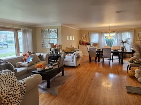 8059 South Sawyer Avenue Chicago IL 60652