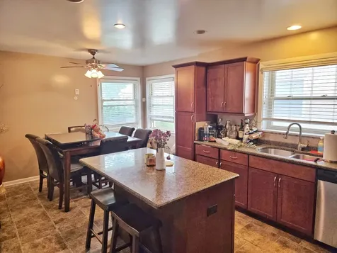 8059 South Sawyer Avenue Chicago IL 60652