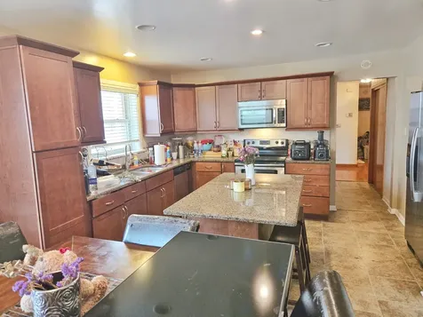 8059 South Sawyer Avenue Chicago IL 60652