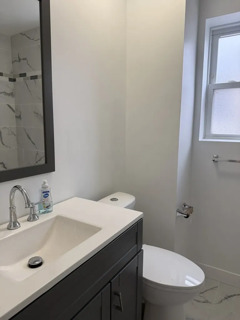 8057 South Saint Louis Avenue Chicago IL 60652