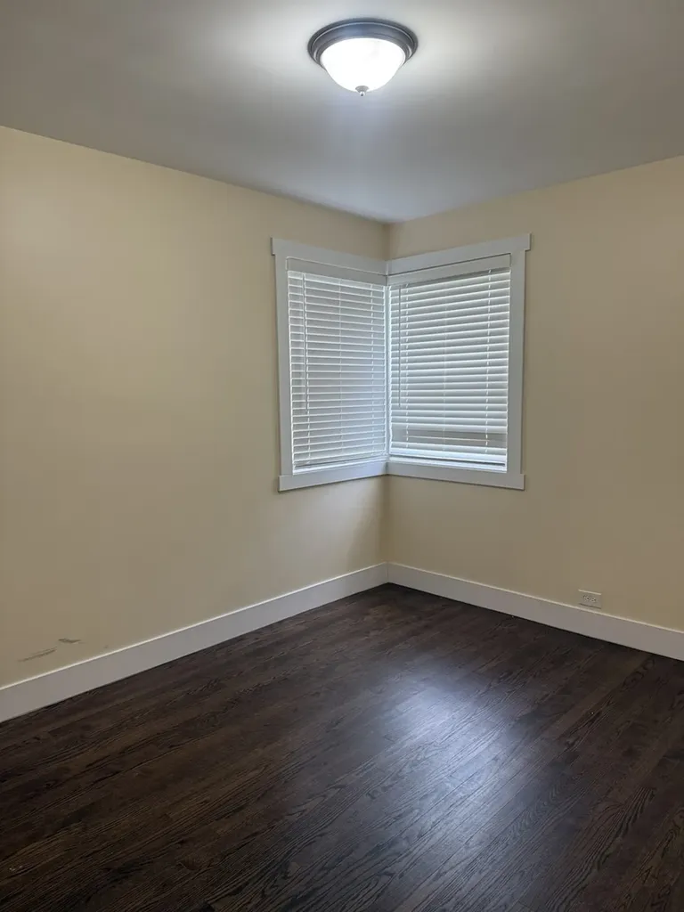 8057 South Saint Louis Avenue Chicago IL 60652