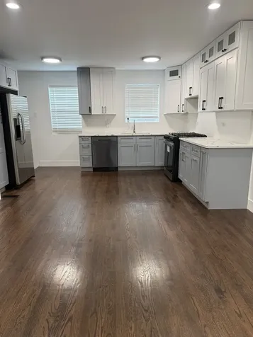8057 South Saint Louis Avenue Chicago IL 60652