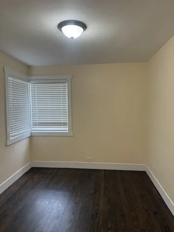 8057 South Saint Louis Avenue Chicago IL 60652