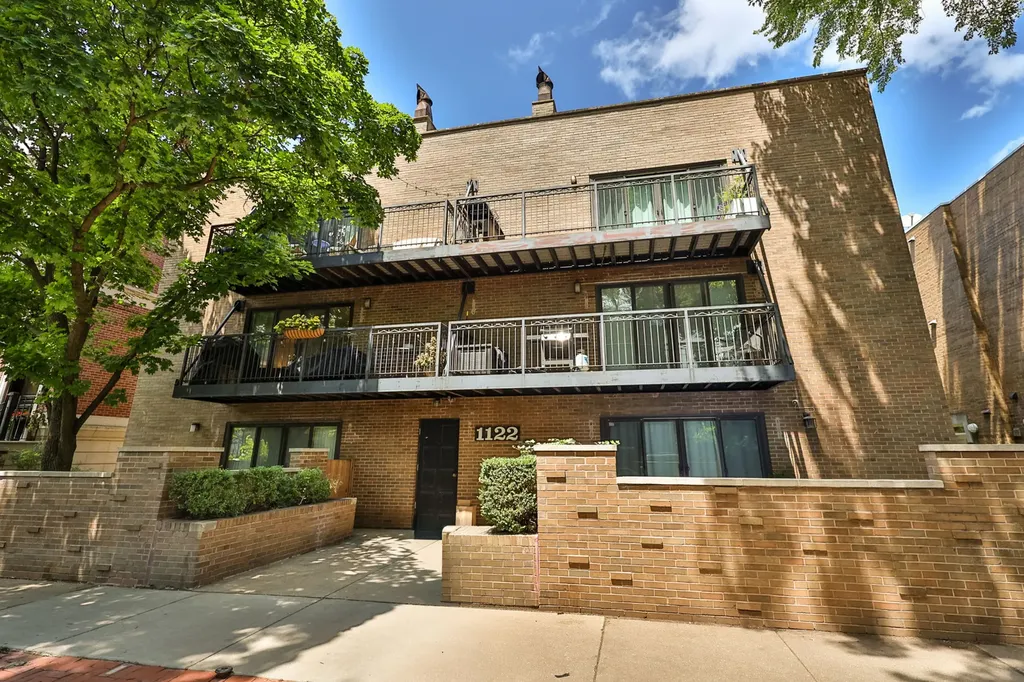 1122 West Altgeld Street Chicago IL 60614