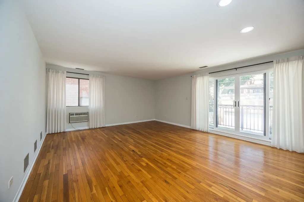 1122 West Altgeld Street Chicago IL 60614