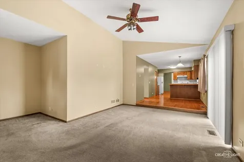 202 Mistwood Lane North Aurora IL 60542