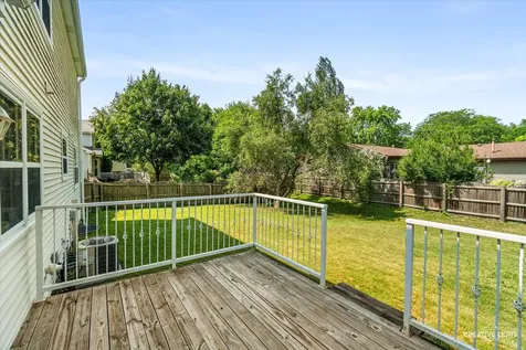 202 Mistwood Lane North Aurora IL 60542