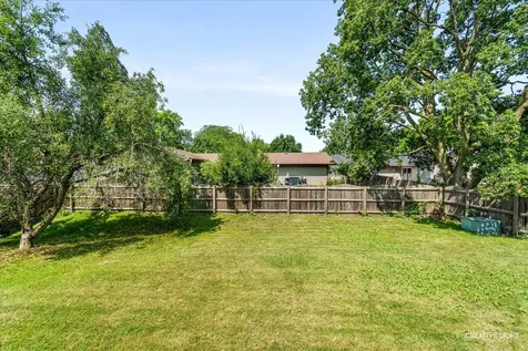 202 Mistwood Lane North Aurora IL 60542