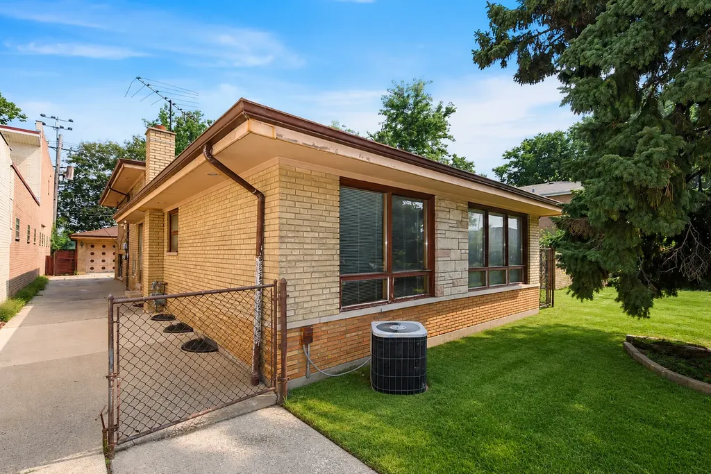 6238 West 63rd Street Chicago IL 60638