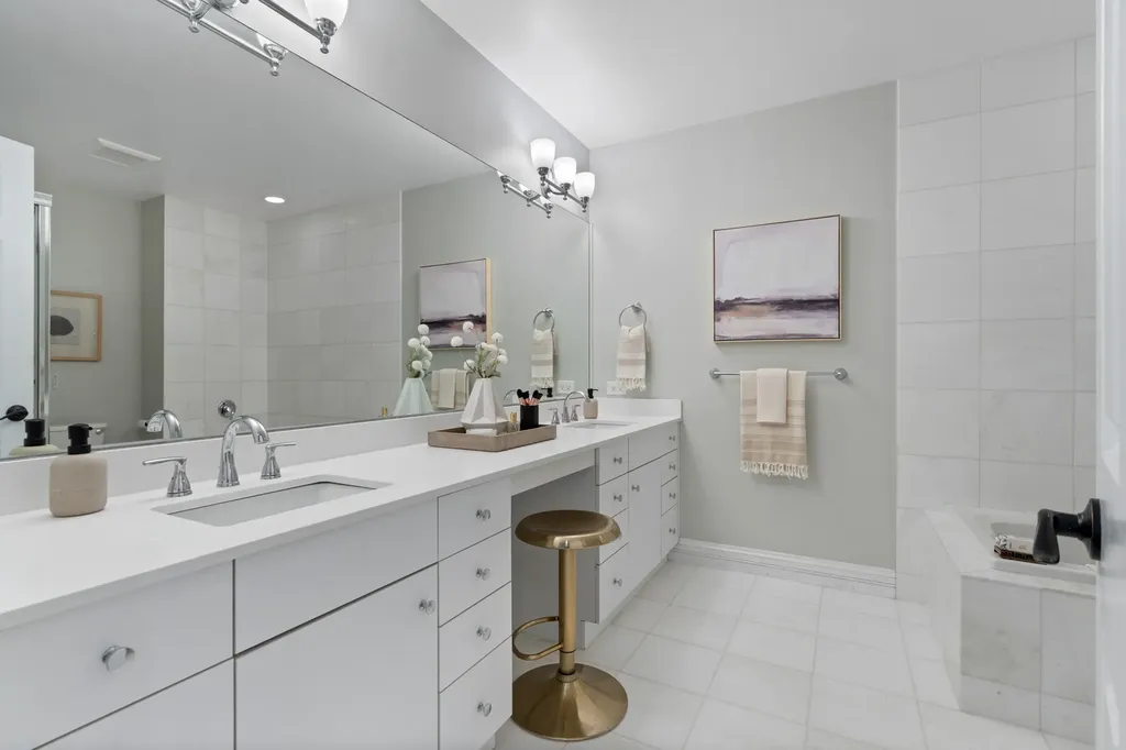 2843 North Lincoln Avenue Chicago IL 60657