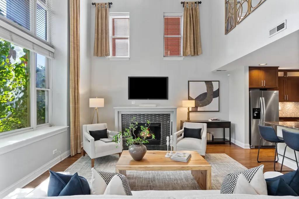 2843 North Lincoln Avenue Chicago IL 60657