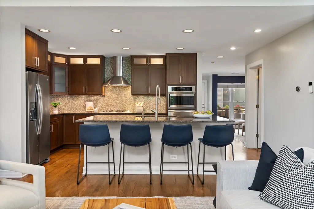 2843 North Lincoln Avenue Chicago IL 60657