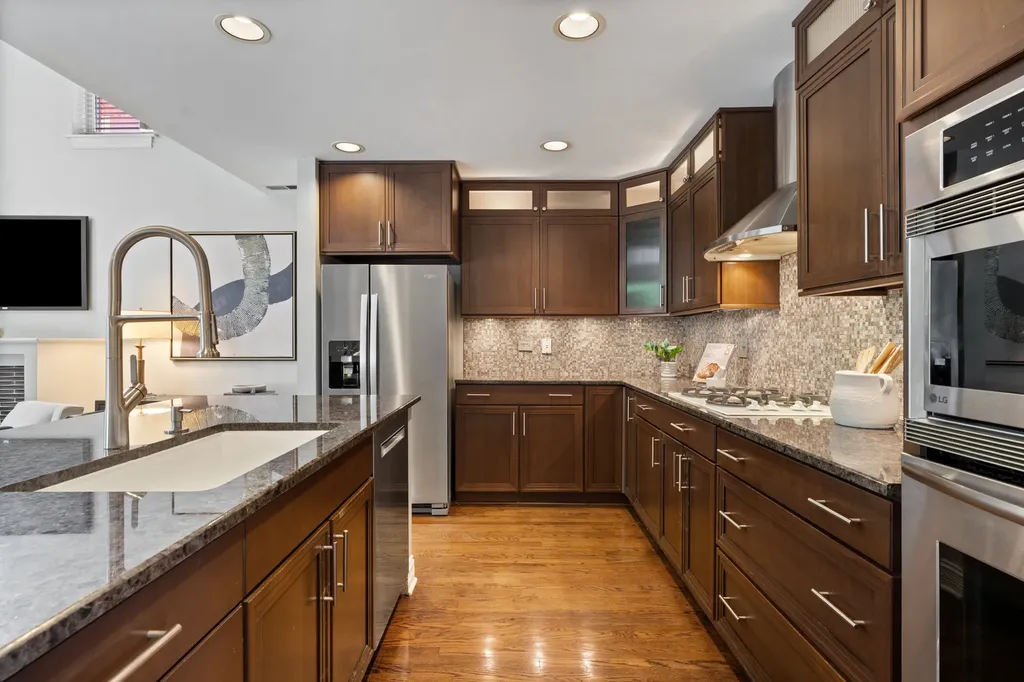 2843 North Lincoln Avenue Chicago IL 60657