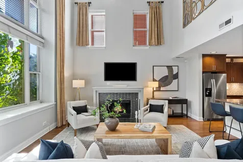 2843 North Lincoln Avenue Chicago IL 60657