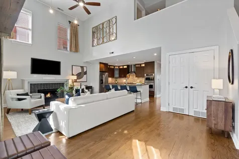 2843 North Lincoln Avenue Chicago IL 60657