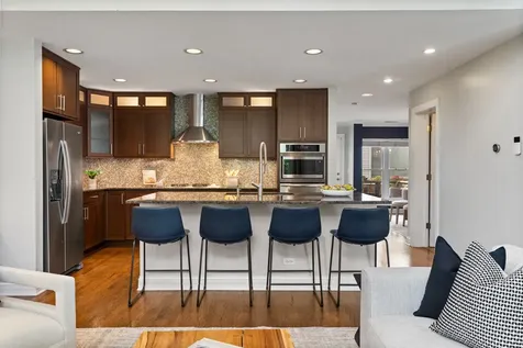 2843 North Lincoln Avenue Chicago IL 60657