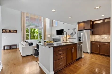 2843 North Lincoln Avenue Chicago IL 60657