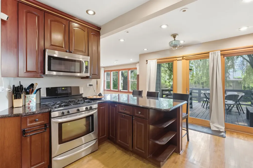 3829 West Addison Street Chicago IL 60618
