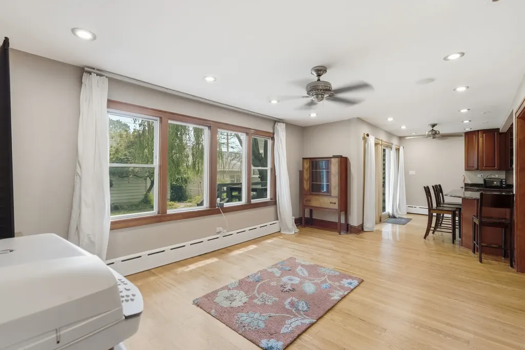 3829 West Addison Street Chicago IL 60618