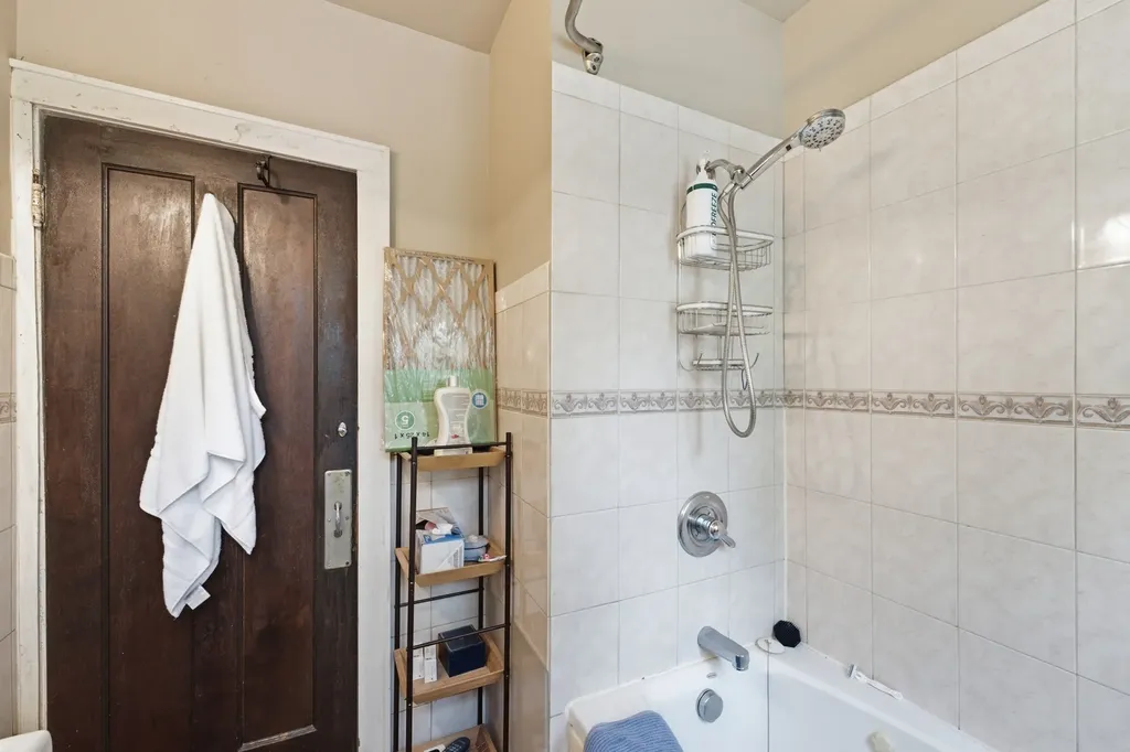 3829 West Addison Street Chicago IL 60618