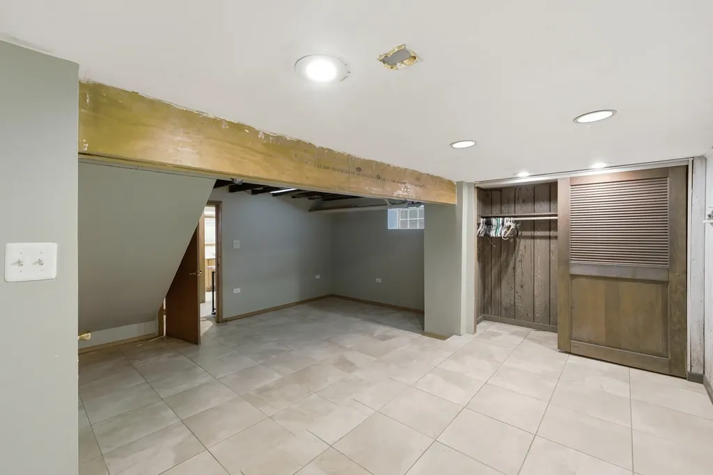 3829 West Addison Street Chicago IL 60618