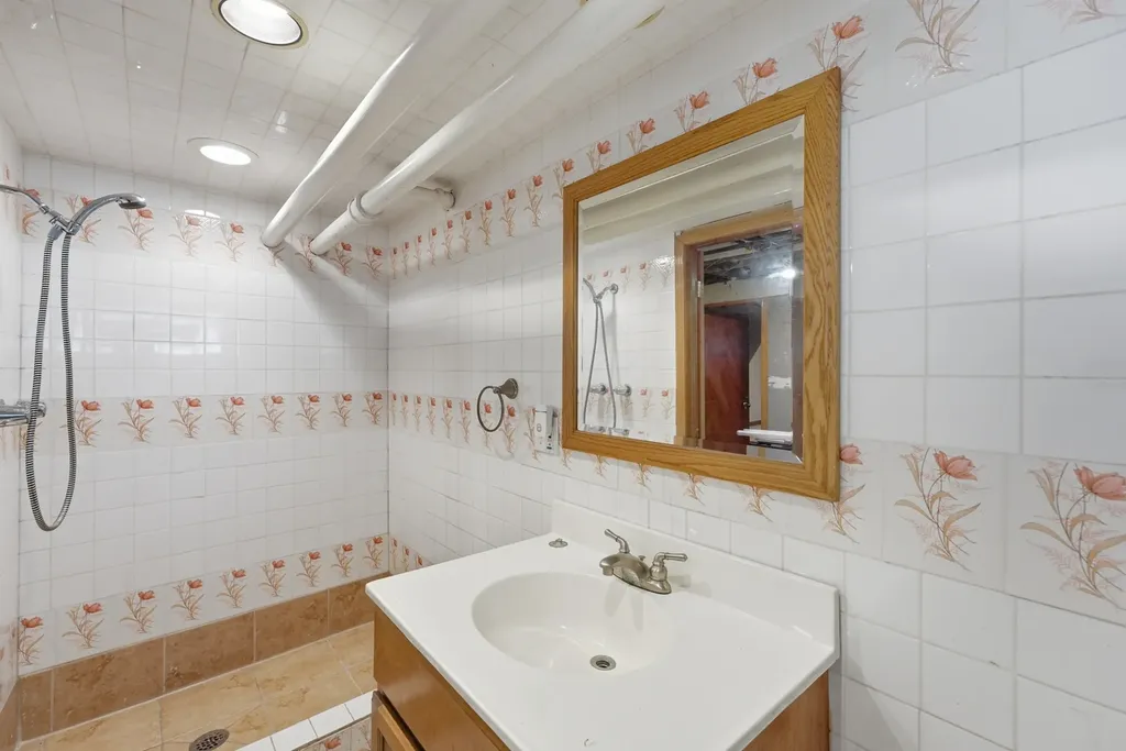 3829 West Addison Street Chicago IL 60618