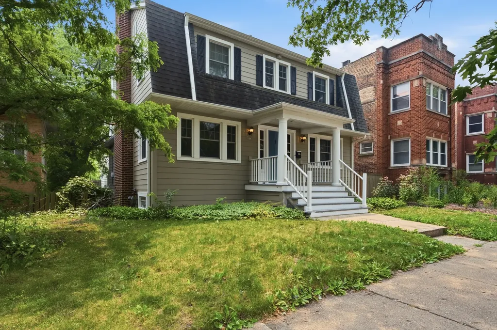 3829 West Addison Street Chicago IL 60618