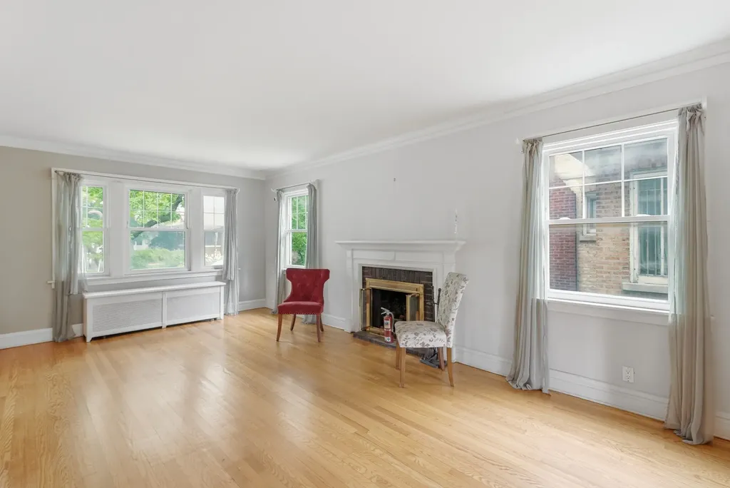 3829 West Addison Street Chicago IL 60618