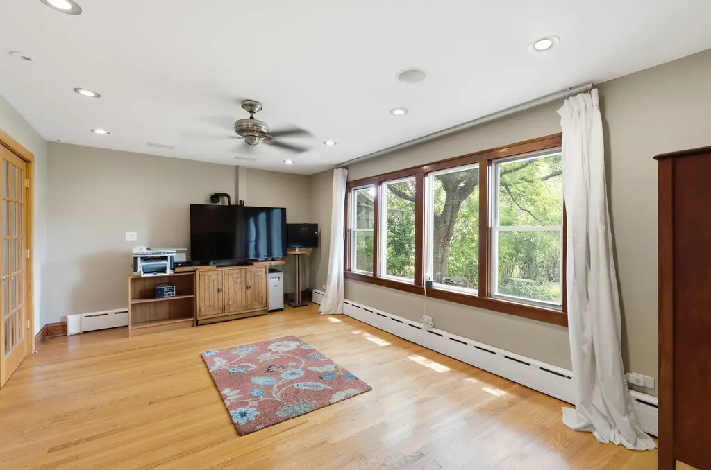 3829 West Addison Street Chicago IL 60618