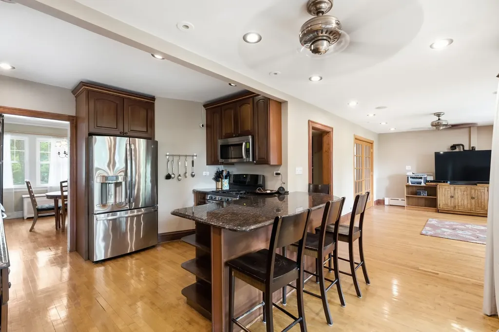 3829 West Addison Street Chicago IL 60618