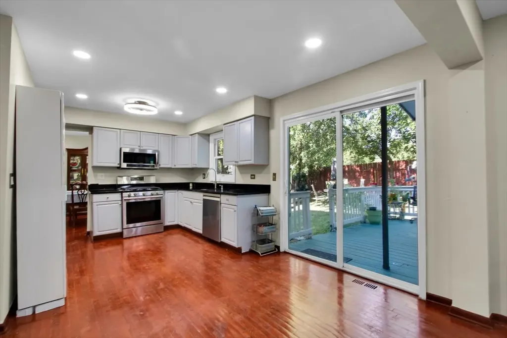 628 Primrose Lane Schaumburg IL 60194