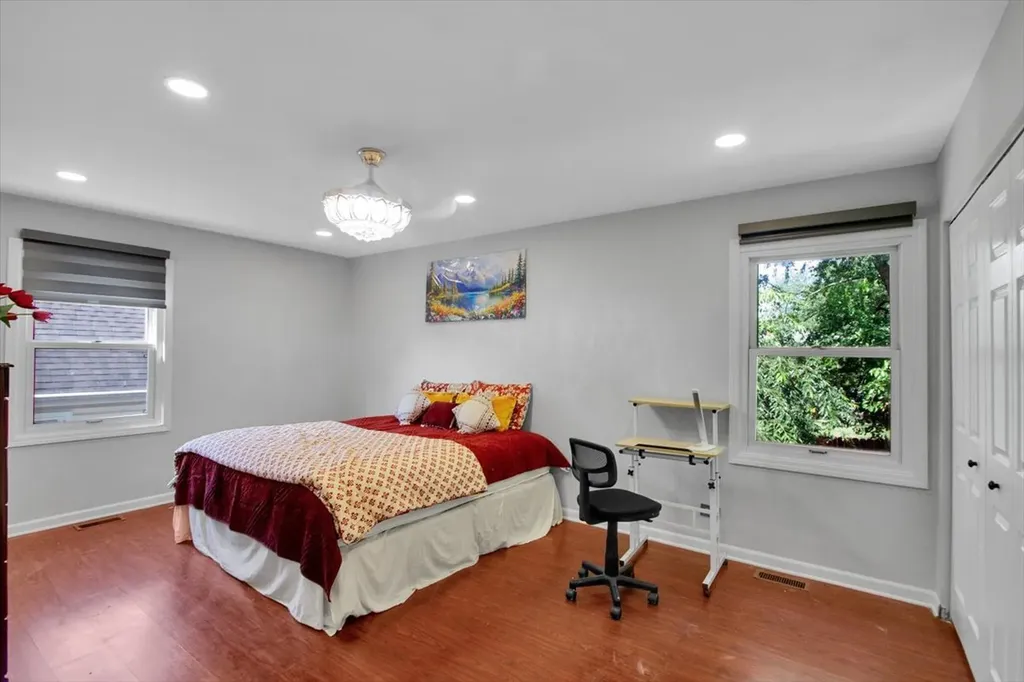 628 Primrose Lane Schaumburg IL 60194