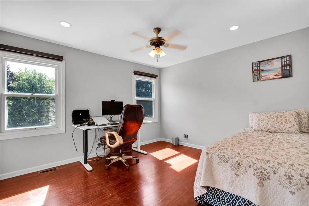 628 Primrose Lane Schaumburg IL 60194