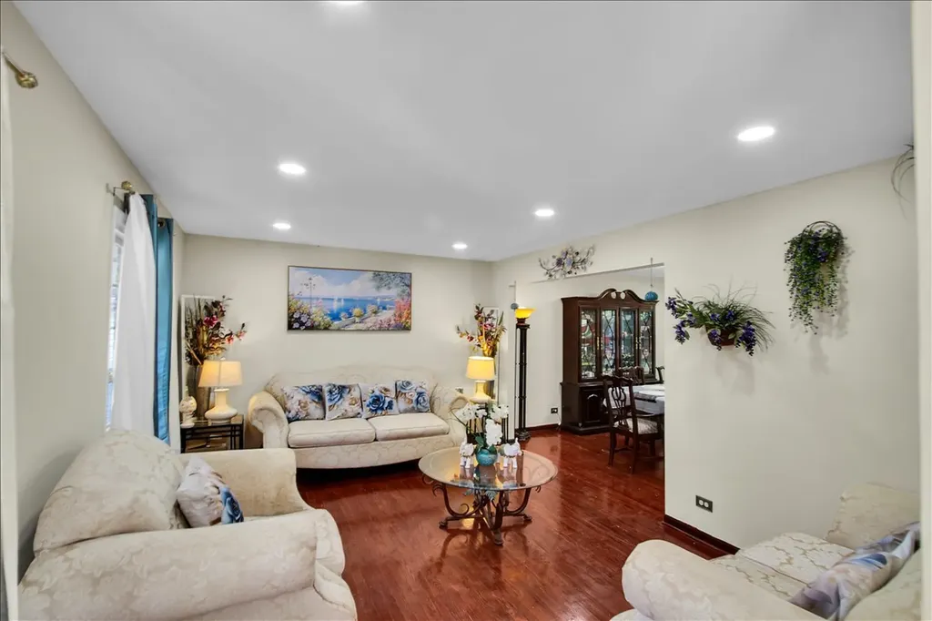 628 Primrose Lane Schaumburg IL 60194