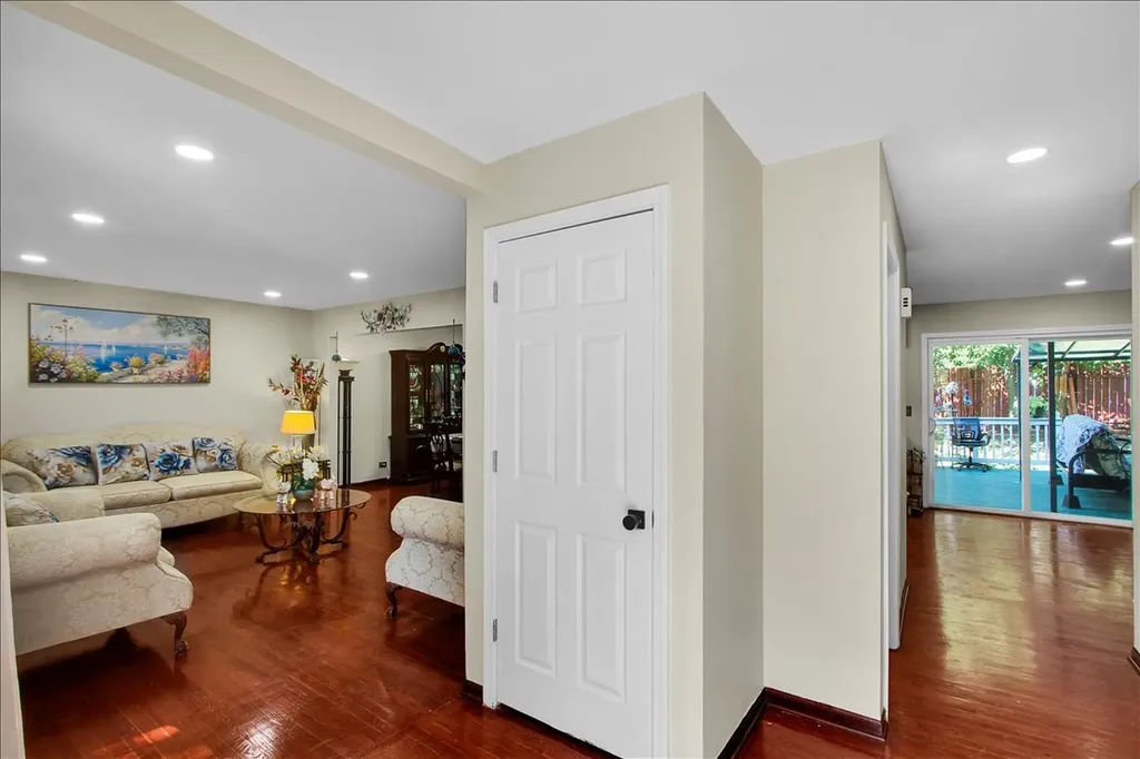 628 Primrose Lane Schaumburg IL 60194