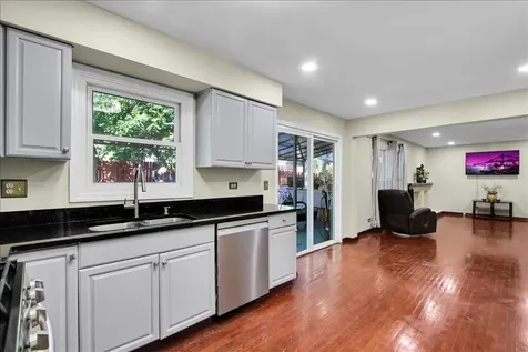 628 Primrose Lane Schaumburg IL 60194