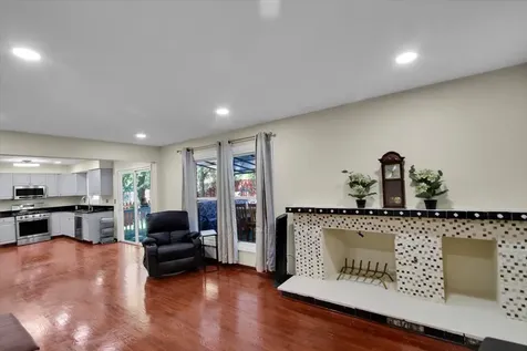 628 Primrose Lane Schaumburg IL 60194