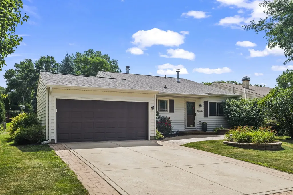 1833 South Lincoln Street Lombard IL 60148