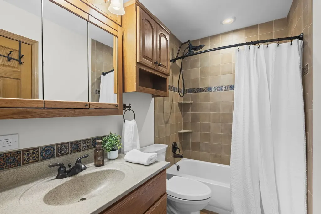 1833 South Lincoln Street Lombard IL 60148