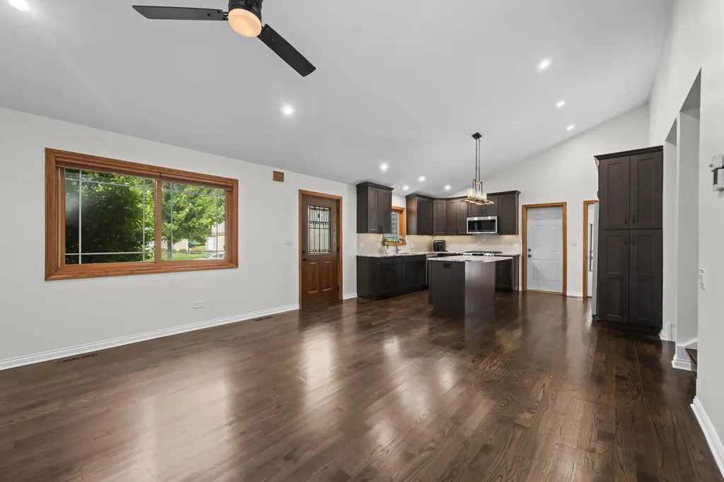 1833 South Lincoln Street Lombard IL 60148