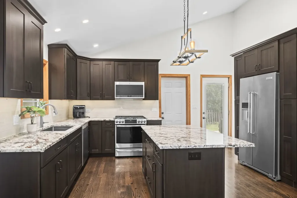1833 South Lincoln Street Lombard IL 60148
