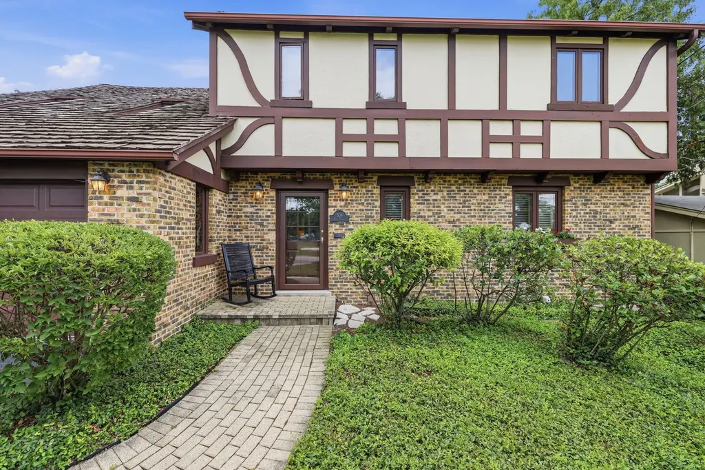 534 East Forest Avenue Wheaton IL 60187