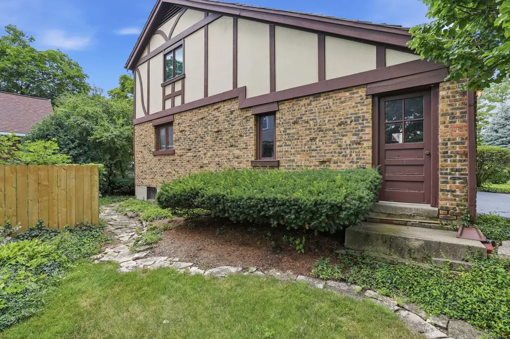 534 East Forest Avenue Wheaton IL 60187
