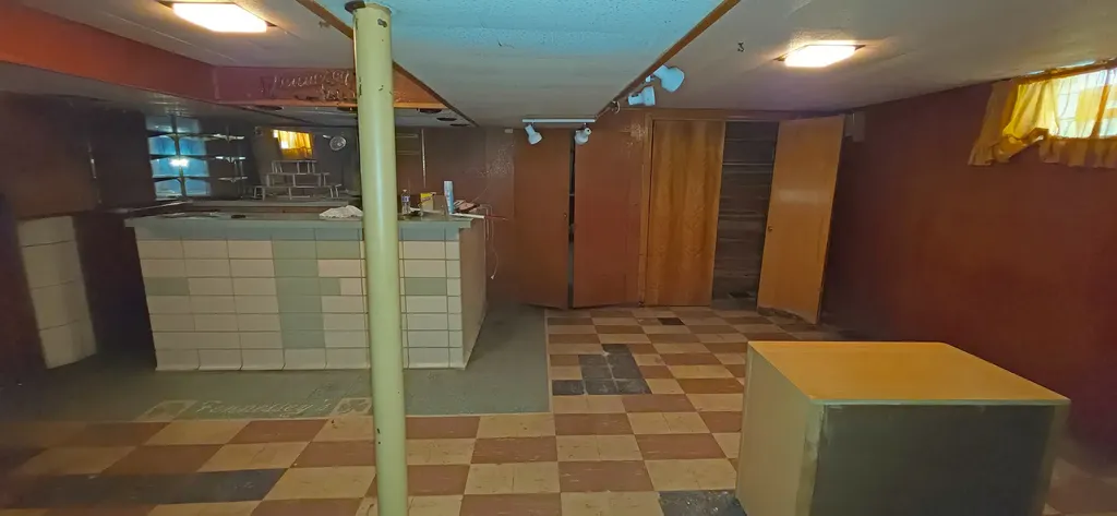 7960 South Kenneth Avenue Chicago IL 60652