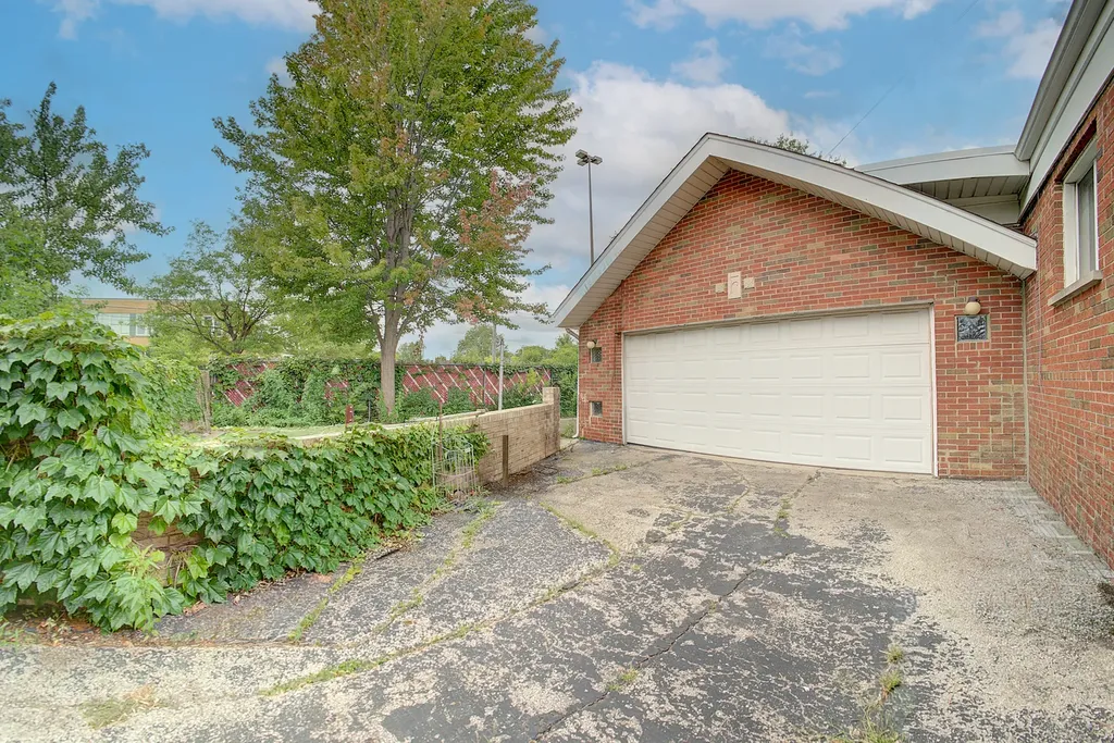 7960 South Kenneth Avenue Chicago IL 60652
