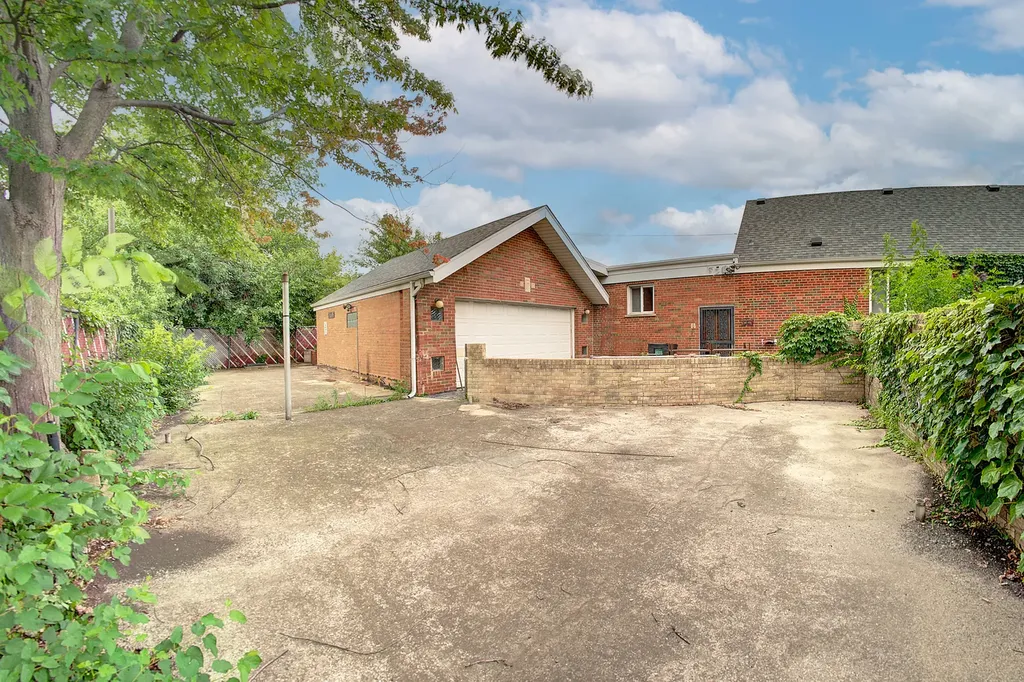 7960 South Kenneth Avenue Chicago IL 60652